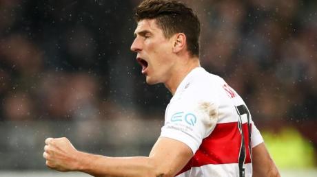 Stuttgarts Mario Gomez feiert sein Tor zum 1:1 beim FC St. Pauli. Pokal: Leverkusen - VfB Stuttgart heute live in TV & Stream - Free-TV?
