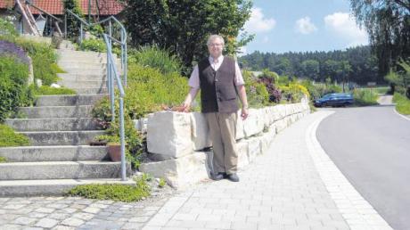 Bei der Durchfahrt Heimpersdorf wurde auch das Ortsbild aufgewertet – dank der guten Zusammenarbeit zwischen Gemeinde und Anliegern, wie der Baarer Bürgermeister Leonhard Kandler erklärt. 