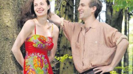 Großes Welttheater im Wald: Sarah Hieber und Olaf Dröge spielen mit dem Eukitea-Ensemble Shakespeares „Wie es euch gefällt“.  