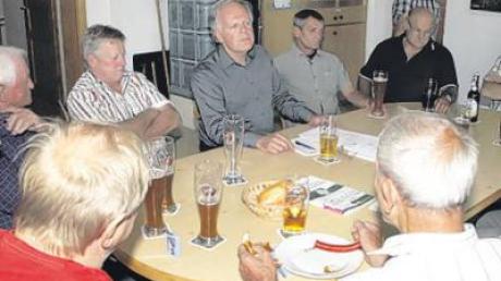 Lothar Bahn (Freie Wähler) berichtete beim monatlichen Stammtisch im Bürgerhaus Klingen. 