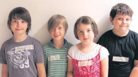 Simon, Noah und Joschka zeigten Anna aus Petersdorf am Kennenlerntag die Schule in Willprechtszell. 
