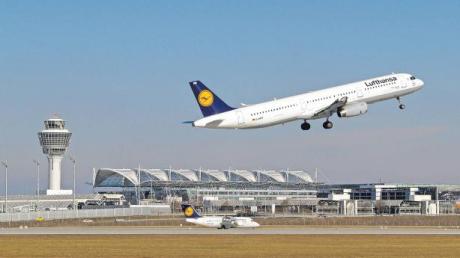 Mit einer neuen, 4000 Meter langen Piste soll die Kapazität am Münchner Flughafen von stündlich 90 auf 120 Starts und Landungen steigen.  