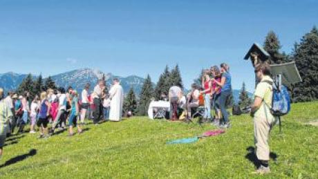 Auf dem 1236 Meter hohen „Eckbauer“ bei Garmisch feierten die Mitglieder der Pfarreiengemeinschaft „Zegos“ eine eindrucksvolle Bergmesse. 