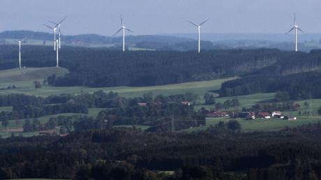 Bei Wildpolsdried im Allgäu drehen sich zahlreiche Windräder. Möglicherweise wird im Derchinger Forst eine Konzentrationsfläche für Windkraft ausgewiesen. Konkrete Anträge gibt es aber noch nicht.