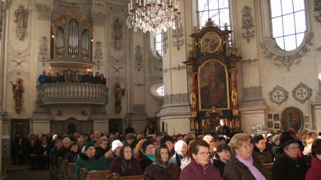 Rund 350 Besucher nahmen an der Abschlussandacht des 40-stündigen Gebets in der Sielenbacher Wallfahrtskirche Maria Birnbaum teil.