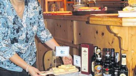 Welches Bier zu welchem Käse passt, demonstrierte Jutta Kirchberger bei einem Vortrag des Bauernverbandes in Todtenweis. 