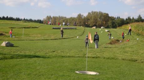 Diese Aufnahme vom Soccerpark Wilaberg bei Bodenkirchen vermittelt einen Eindruck davon, wie Fußballgolf funktioniert. Ein Soccerpark wird bei Scherneck (Rehling) entstehen. 