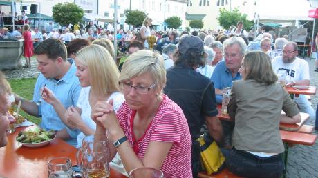 Die laue Sommernacht bot den idealen Rahmen für das Kühbacher Marktfest am Samstagabend.