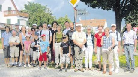 Eine Zwischenstation legten die Teilnehmer der Dorfrallye beim Place de Contest ein, der an die Freundschaft mit der Gemeinde Contest erinnert. 
