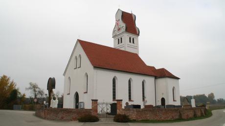 Seit ein Stück Putz von der Decke fiel, ist die Unterbernbacher Pfarrkirche geschlossen. Die Gottesdienste finden derzeit im Pfarrstadel statt.