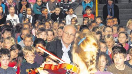 Musik ist ihm sehr wichtig. Auch die Augen von Erich Hofgärtner füllten sich mit Glanz, als er seine ehemaligen Schüler musizieren hörte. 