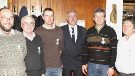 Der Vorstand der Krieger- und Soldatenkameradschaft Klingen: (von links) Josef Rummel, Willi Meitinger, Markus Kirchmeir, Martin Tenckhoff, Rudi Neusiedl und Robert Erbe. 