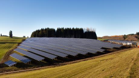Bürgerbegehren gegen Photovoltaikanlage geplant. Unser Bild zeigt die Anlage bei Bodelsberg im Oberallgäu 