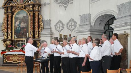 Der Männerchor Sielenbach gestaltete jedes Jahr unter der Leitung von Josef Kirmeir die letzte Maiandacht in der Wallfahrtskirche Maria Birnbaum (Bild). Jetzt stellt der Chor seine Gesangs- und Übungsaktivitäten ein. 