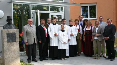 Heribert Oberhauser (links) war das Kühbacher Pfarrer-Knaus-Heim ein besonderes Anliegen. Hier verstarb der Altbürgermeister unerwartet am Samstag. Die Aufnahme stammt von der Einweihung des Anbaus 2009.