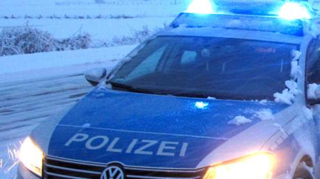 Während des Schneefalls am Samstag kam es zu mehreren Unfällen, so auch auf der A8 bei Odelzhausen. 