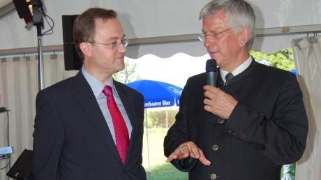 Landrat Christian Knauer (rechts) stellte im Sommer den neuen Chefarzt Dr. Stefan Dörr vor.