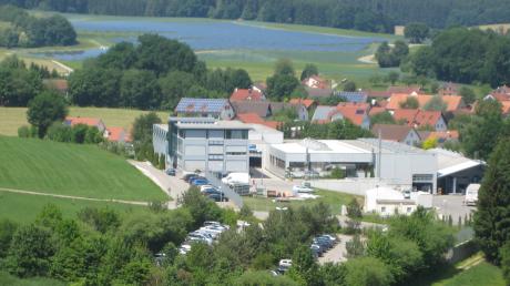 Die Firma Haimer in Igenhausen, vom Südosten her gesehen. Die Erweiterung ist auf den Bildern nach links vorgesehen.