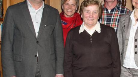 Cilly Höß feierte vor Kurzem ihren 85. Geburtstag im Kreise ihrer Familie. Im Namen der Marktgemeinde gratulierte Zweiter Bürgermeister Roman Tyroller (links).