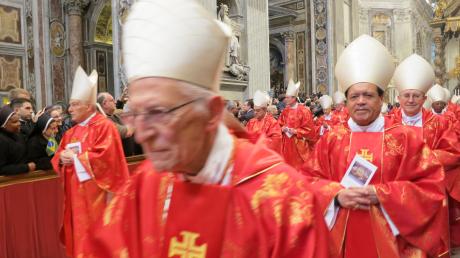 Einen guten Platz im Mittelgang des Petersdoms hatte Rupert Jung beim Eröffnungsgottesdienst des Konklaves am Dienstag. Er hatte dabei Gelegenheit, die ausziehenden Kardinäle zu fotografieren. 