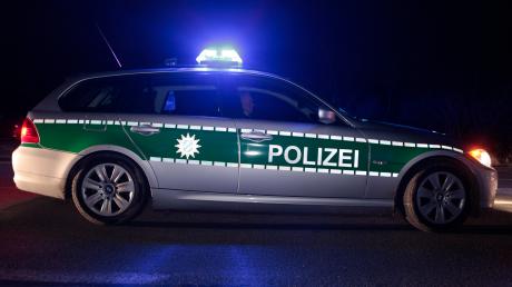 Zwei unbekannte Männer haben nachts in Haunstetten eine 20-Jährige überfallen.