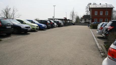 Der Parkplatz am Obergriesbacher Bahnhof ist zu klein. 