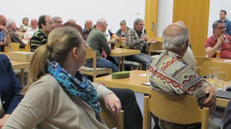 Rund 80 Zuhörer kamen zum Infoabend zur alten Schule in das Obergriesbacher Gemeinschaftshaus. 
