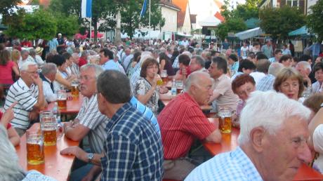 Die Ortsmitte von Kühbach wird an diesem Wochenende zum überdimensionalen Biergarten. 
