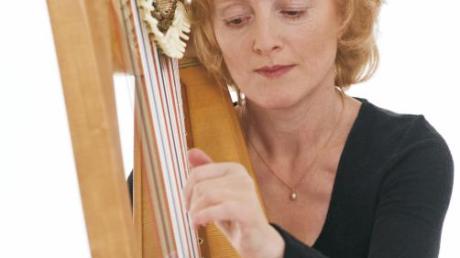 Mystische Klänge der keltischen Harfe bringt am Samstag, 7. September, Christine Högl in Pöttmes zu Gehör. 
