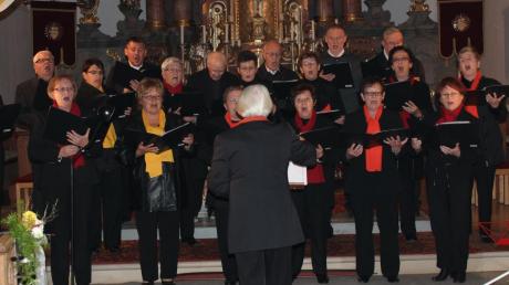 Ein geistliches Konzert gab der Chor der Singrunde unter der Leitung von Ursula Haggenmüller in der Todtenweiser Kirche. 

