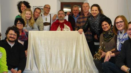 Die Mitwirkenden der Theatergruppe des SSV Alsmoos-Petersdorf fiebern der Premiere am 23. November entgegen.  
