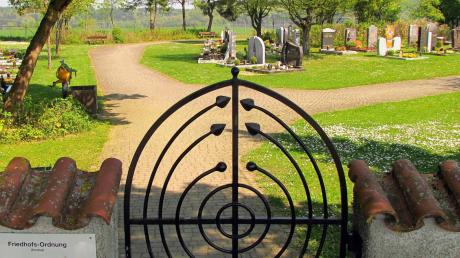 Die Gemeinde Rehling wird auf dem Friedhof fünf Urnenstelen aufstellen.  
