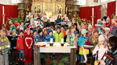 Auch der Rehlinger Schulchor hatte beim Adventssingen in der Pfarrkirche seinen großen Auftritt. 
