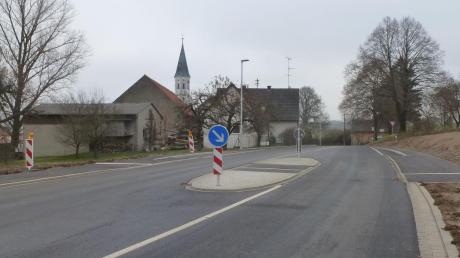 Die erste Querungshilfe am Ortseingang von Wiesenbach aus Richtung Baar ist schon fertig: Für den Geh- und Radweg sind schon die ersten Zuschüsse geflossen. 
