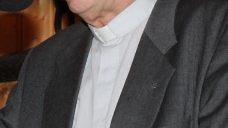 Der ehemalige Leiter der deutschsprachigen Redaktion von Radio Vatikan als Referent: Pater Eberhard von Gemmingen. 
