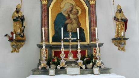 So sieht St. Valentin im Inneren aus. Das Altarbild zeigt die Gottesmutter Maria. 