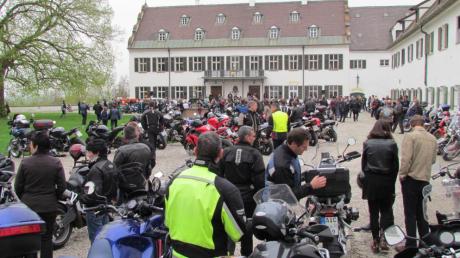 Viel geboten ist auch heuer wieder auf Schloss Scherneck, hier die Motorradweihe im Jahr 2013. 
