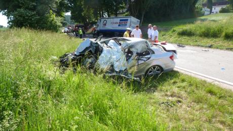 Sechs Menschen starben 2013 bei Verkehrsunfällen im Landkreis, darunterim Juni der 73-jährige Fahrer dieses Autos zwischen Pöttmes und Handzell. 