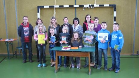 Larissa Lang gewinnt beim Vorlesewettbewerb der Grundschule Griesbeckerzell-Obergriesbach. 
