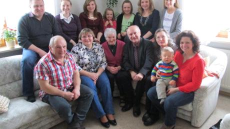 Franziska Neumair feierte mit ihrer Familie ihren 80. Geburtstag. 
