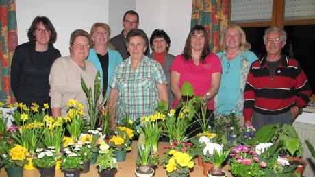Einen blühenden Frühlingsgruß hielten die Vorstandsmitglieder des Gartenbauvereins Obergriesbach für die anwesenden Gäste bereit. 
