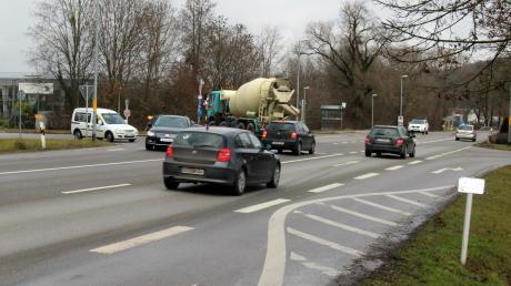 Wann wird der Verkehr an der Staatsstraße in Mühlhausen für ein Gutachten gezählt? Eigentlich im Mai, aber weil die Ortsdurchfahrt in Affing derzeit gesperrt ist, wird über eine Verlegung nachgedacht.