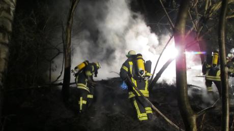 Vier Feuerwehren löschten am Abend des Gründonnerstags einen Waldbrand zwischen Affing und dem Aindlinger Ortsteil Gaulzhofen.
