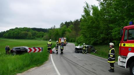 Ein schwerer Verkehrsunfall hat sich am Samstag auf der Staatsstraße 2045 zwischen Pöttmes und Kühnhausen ereignet. Eine Frau wurde schwer verletzt.