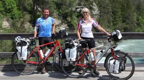 Die Kulturradreise von Simone und Anton Ochsenkühn aus Obergriesbach führt nach Lissabon in Portugal, hier auf einer Brücke in Zams bei Tirol. 
