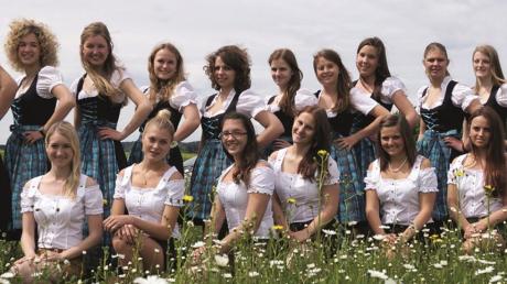 Die Mädchen der Katholischen Landjugendbewegung Adelzhausen freuen sich auf das Jubiläumsfest. 
