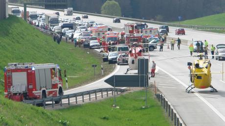 Über vier Stunden war im April vergangenen Jahres die Autobahn 8 bei Adelzhausen in Richtung Stuttgart nach einem Verkehrsunfall gesperrt. Ein heute 60-Jähriger war nach einem vorangegangenen Unfall nahezu ungebremst auf den Wagen eines 55-Jährigen am Stauende aufgefahren. Dieser starb.