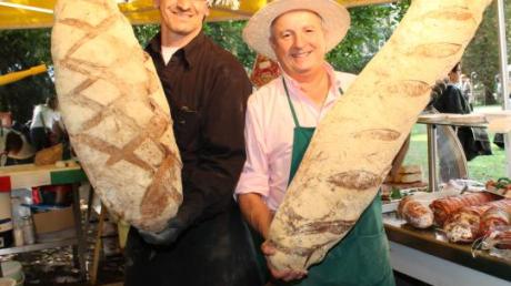 Luigi und Franco (rechts) der italienischen Bäckerei „Dolce forno“ aus Tübingen verwöhnten die Hungrigen mit Spezialitäten ihres Heimatlandes.