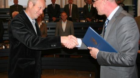 Josef Moll aus Affing wurde von Landrat Klaus Metzger als Nachfolger von Michael Bettinger als Kreisrat der ÖDP vereidigt. 
