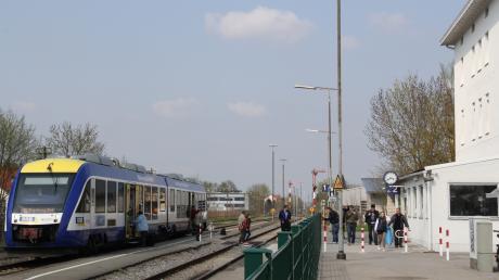 Die Paartalbahn am Aichacher Bahnhof: Nächste Woche ist die Strecke zwischen Friedberg und Dasing zwei Nächte lang gesperrt. 